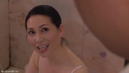 【清瀬文香】母がムッチムチな格好でお風呂掃除なんてしてるから･･･