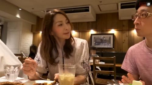 雰囲気たっぷりの色香マダムも脱がしてみたらあらビックリまだまだ乙女な柔肌を揺らして感じちゃうんだねぇ～