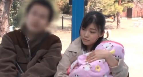 ご無沙汰な身体は旦那とお子さんを外でまたせてる状態でおちんぽ魅せたら愛液だらだらで浮気肉棒受け入れる変態奥さん