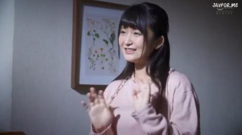 【浅田結梨】夫を玄関で見送った後…この家は義父との禁断の肉欲に溺れる箱となるのだ