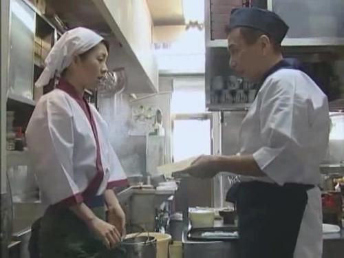 パート主婦は給料上乗せの魅惑に負け店主に抱かれる