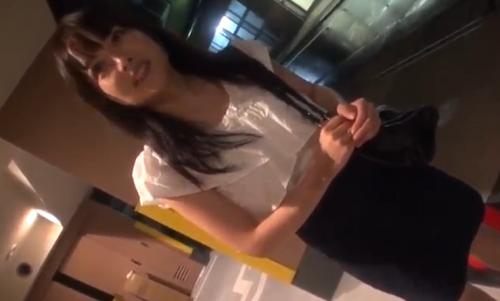 こ～んな清楚美少女が美乳さらけ出しておちんぽずぼずぼぶち込まれてアクメきめるんだからぱねぇっすわ