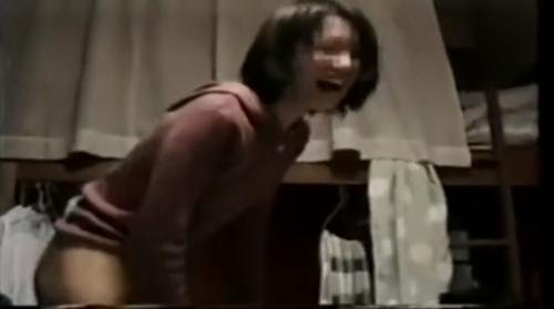 服を脱ぐことすら恥ずかしがる純情奥さんが肉棒突かれたら豹変！逝っちゃうぅ～と喘ぎまくる