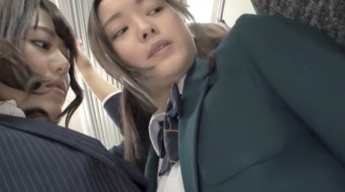 女性だから油断したけどまさか…痴漢…？レズ痴漢に狙われたらもう終わり！！身を任せて愛撫されるしかない！！