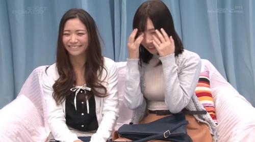 ナンパした若妻2人と乱交お楽しみセックス！お友達と一緒なら恥ずかしくないもん！