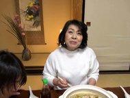 【浜崎直子】女を思い出させてあげましょう！2本の若肉棒を熟女にプレゼント！