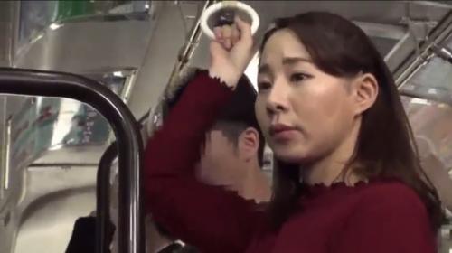 【成宮いろは】おばさんを痴漢してどうするのよｗｗ女をして見られた美熟女は許してしまうのか