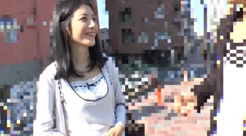 いい時代だよ。街中歩いてるこんな清楚美人妻がすぐ他人チンポにお股開いてアヘアヘしちゃうんだからｗ
