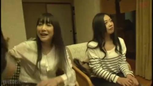 温泉街で開放的になった妻たちは簡単にチンポ咥えます