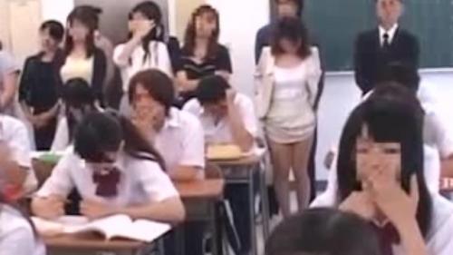 授業参観に紛れ込んでいた痴漢の目的は美人な母親達