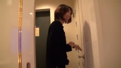 シックなスレンダー妻は浮気セックスが大好き！喜んで抱かれる淫乱好きもの女なのだ