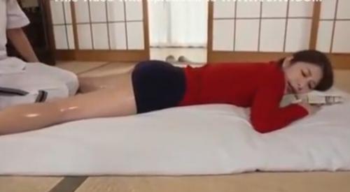 おかしいな…と思いつつも性感マッサージの快楽から逃れられない美人妻