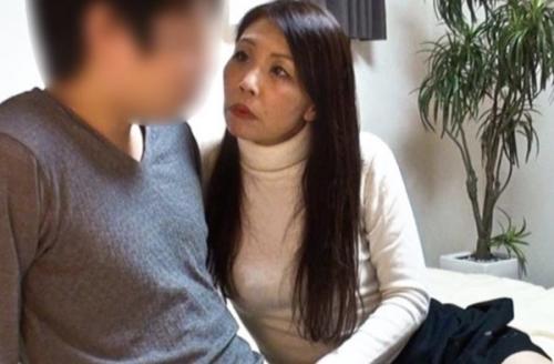 【母子相姦】息子に発情するように催眠術をかけられた母が息子に襲いかかりハメ倒す