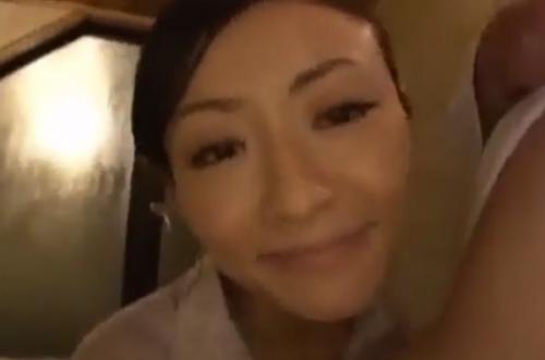 【フェラ】欲求不満でオナニーじゃ満足出来ない奥さんが男を見つけパクっといきます。
