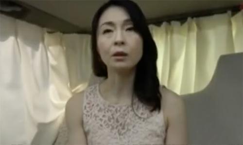 【逆ナンパ】熟女が若者を強引にナンパしてホテルに連れ込みセックスを楽しむ