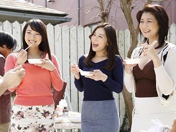 【浮気】酔った勢いで知り合いの美人奥さんにちょっかい出したら奥さんもその気で意外にもヤレた！