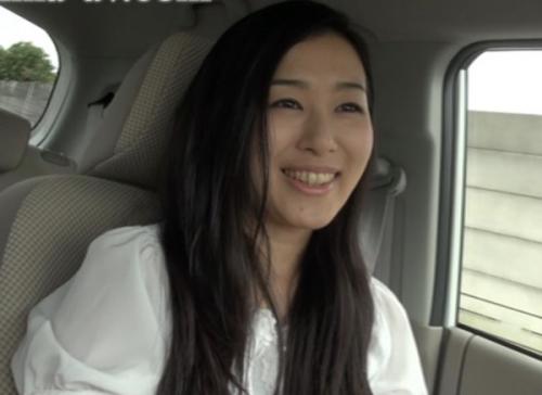 【不倫旅行】スレンダーな美人妻が初めて会った男と温泉旅行へ出かけハメまくって喘ぎまくる