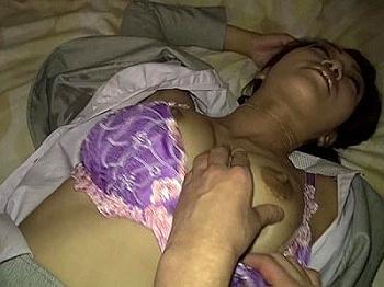 【姉弟相姦】酔って帰ってきた姉を介抱しながら抱いてみる