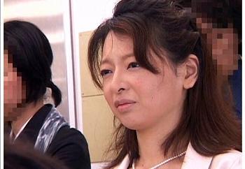 【痴漢】子供の授業参観で痴漢されハメられる巨乳お母さん