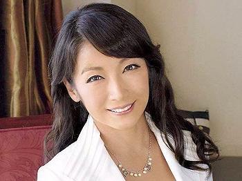 【五十路熟女】好きモノの熟女にオナニーさせ3Pもするとんでもなく淫乱な熟女