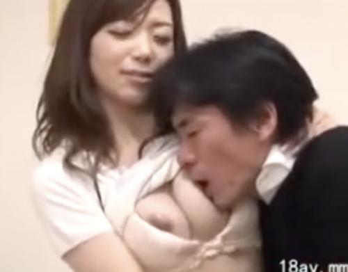 【娘の彼氏】娘のセックスと覗いて女を思い出すお母さんが娘の彼氏を寝とる