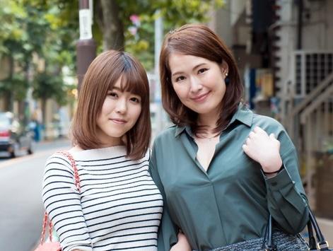 【母娘ナンパ】仲良し母娘をまとめてナンパ!親子丼SEXをたっぷり楽しみ中出しフィニッシュ