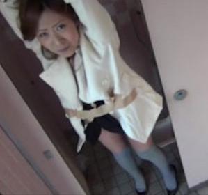 おしっこしようとトイレに行ったらスカートまくられた状態で縛られてお漏らし