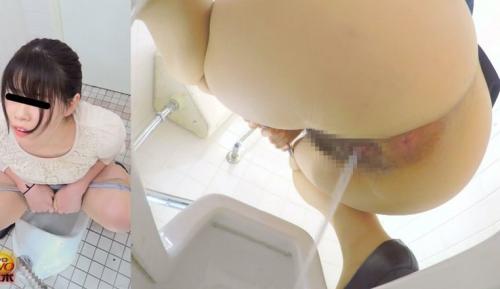 生徒の対応でなかなかトイレに行けず、便器にまたがった瞬間ビーム尿を発射する女教師