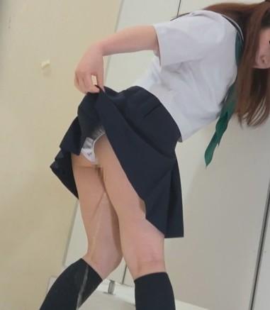 トイレを目前にしてお漏らし