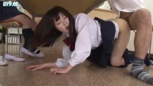 勉強中におチ●ポしゃぶりたくなった制服娘の取った奇行とは！？
