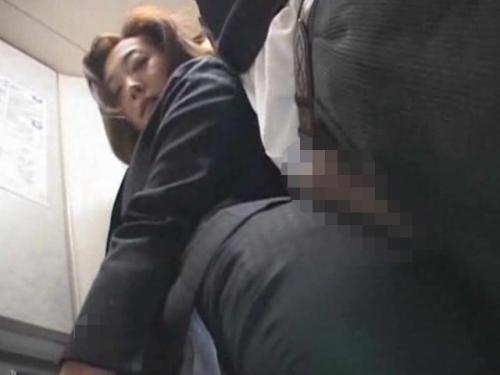 《若槻尚美》真面目な熟女OLが隠し持っている半端ない性欲!ピタパン巨尻にチ●ポ擦り付けるの気持ち良すぎ!