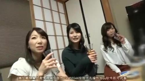 人妻と乱交飲み会！ヤリモク上等で乾杯からおっぱい丸出し！