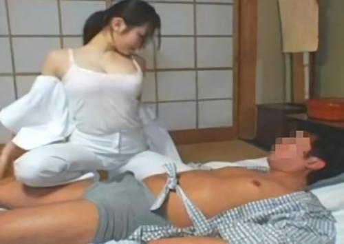 【出張マッサージ】「えっ…あの…どうしたんですか…お姉さん…」勃起ち〇こに発情した色白美女が突然脱ぎして痴女化ｗｗ