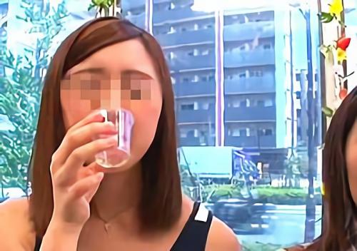【エステ】激カワJDに媚薬飲ませて透け透け衣装に着替えさせたらドスケベオイルマッサージで友達と仲良く逝かせちゃう♡