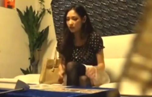 【エステ】すっげぇ美人な奥さんに低周波治療開始♡「気持ちぃぃ…またイックゥっ…」味わったことのない快感に体がおかしくなる