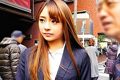 見た目ギャルだけど真面目な部下と変態上司がドスケベな企画に挑戦♡卑猥なマイクロビキニ姿に興奮したオヤジがパワハラ全開♡