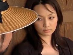 ＞刑務所から出所すると妹に旦那を寝取られていた美乳妻。知人の中年男に抱かれても埋まらないこの悲しみ
