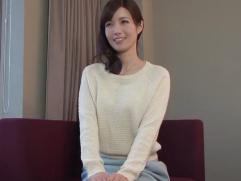 ＞とても綺麗で清楚な35歳の奥さん、好奇心からプロの男性を味わいたくAV出演を決意したんだそう。お望みどおりに絶頂イキ