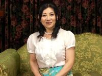 ＞性欲旺盛な五十路の奥様。御主人との夫婦の営みは週に４～５回。今宵は初対面チンポでも激イキ中出しファック