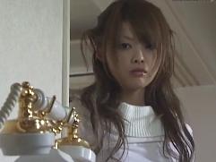 ＞自宅で男達に襲われ力尽くで犯される巨乳妻。抵抗するも乳首とマンコを露わに鬼畜なまでの性交、3Pレイプ