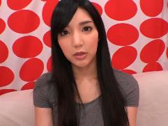 ＜人妻ナンパ＞街角でお声掛けされた24歳の綺麗な若奥さんが拒みながらも素股から寝取られちゃいます。しかも中出し膣内射精