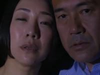 〖ヘンリー塚本〗年に数回夫婦で参加しているスワップ愛好家。職業は教師。覗いて興奮、覗かれて興奮。激逝きファック