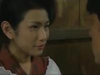＜酒井ちなみ＞美魔女の家政婦がお坊ちゃまを誘惑。「何がして欲しい？私のオッパイ吸う？」淫乱モードが炸裂しての淫行