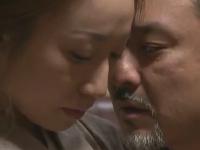 《ヘンリー塚本》不倫が旦那にバレて捨てられた人妻。そして身体を売る商売へ。そして始まる中高年の男に抱かれる淫らな日々。