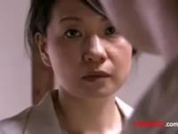 〖大沢萌〗家族の目を盗んで昼間から他人棒で喘ぎ悶える熟女妻。不倫ファックで絶頂イキ