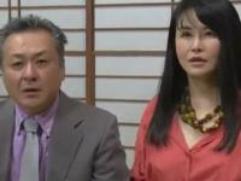 【ヘンリー塚本】亭主が美乳の美魔女と生チンポで発情ファック。その光景に熟女妻は嫉妬で大興奮《小早川怜子：浅井舞香》