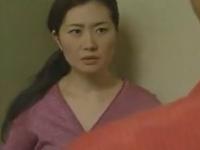 ＞爺さんとの発情ファックを息子に見られてしまった熟女妻。「しゃぶってやるから出せ」口止め代わりの生ハメファック