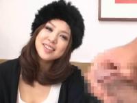 《センズリ観賞》勃起チ○ポに興奮してしまった人妻は喘ぎ声と共に濃厚フェラ。それだけでは終わらない相互オナニー