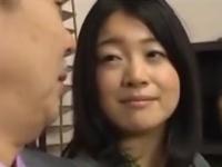 【ヘンリー塚本】「コンドームはいかが致しましょうか」「生のまんまでいい」旦那に見られながら寝取られる人妻が激逝き