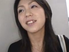 とても綺麗な子持ちの奥さん、たまにしたくなると旦那におねだりするそう。今宵は初対面チンポで激イキ中出しセックス